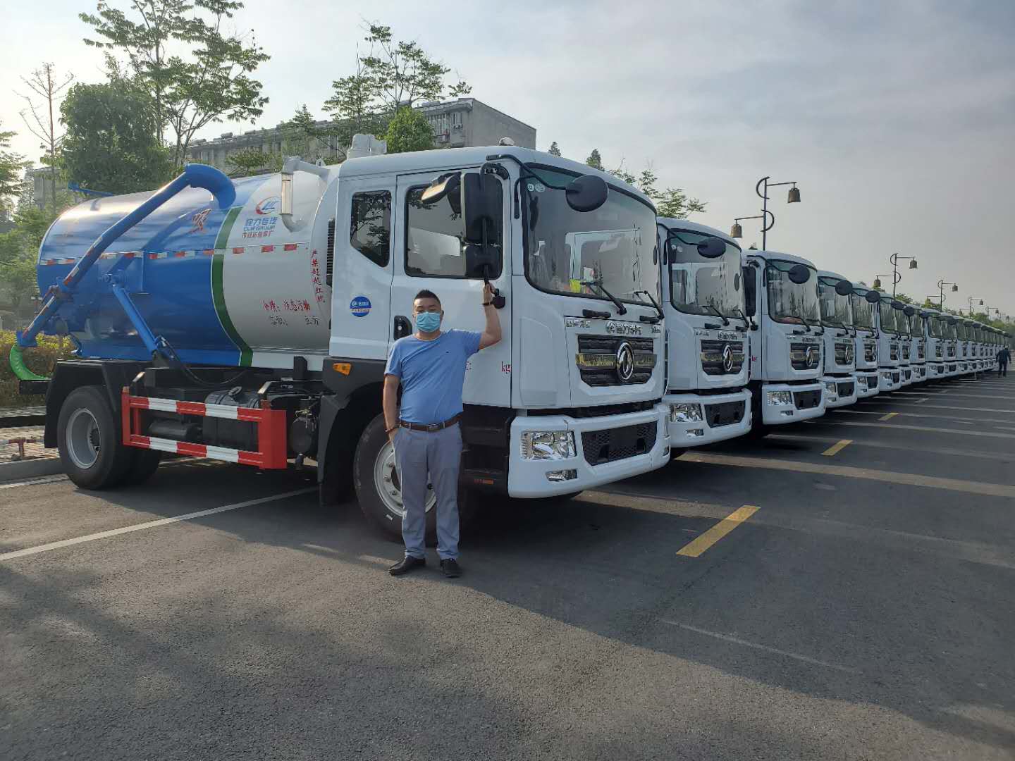 廣東湛江27臺東風(fēng)D9吸污吸糞車批量交車儀式